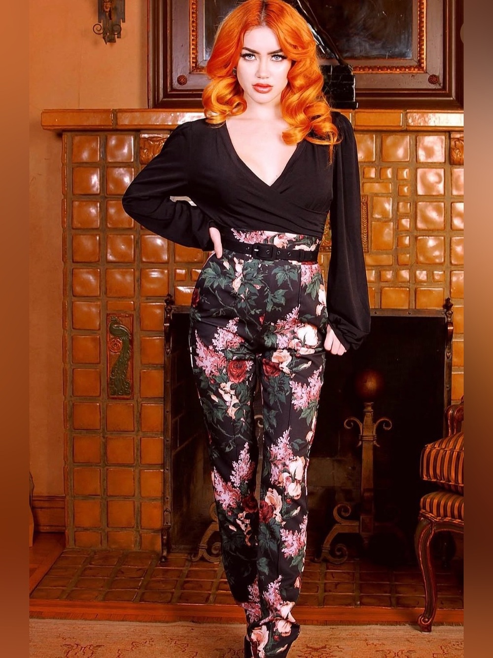 Pinup Couture Laura Byrnes PUG Dress Pants In Dark Bella Roses Size S NWOT